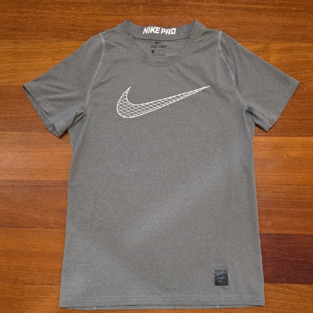 Nike Pro Dri-fit Boys Gray T-shirt Size L.